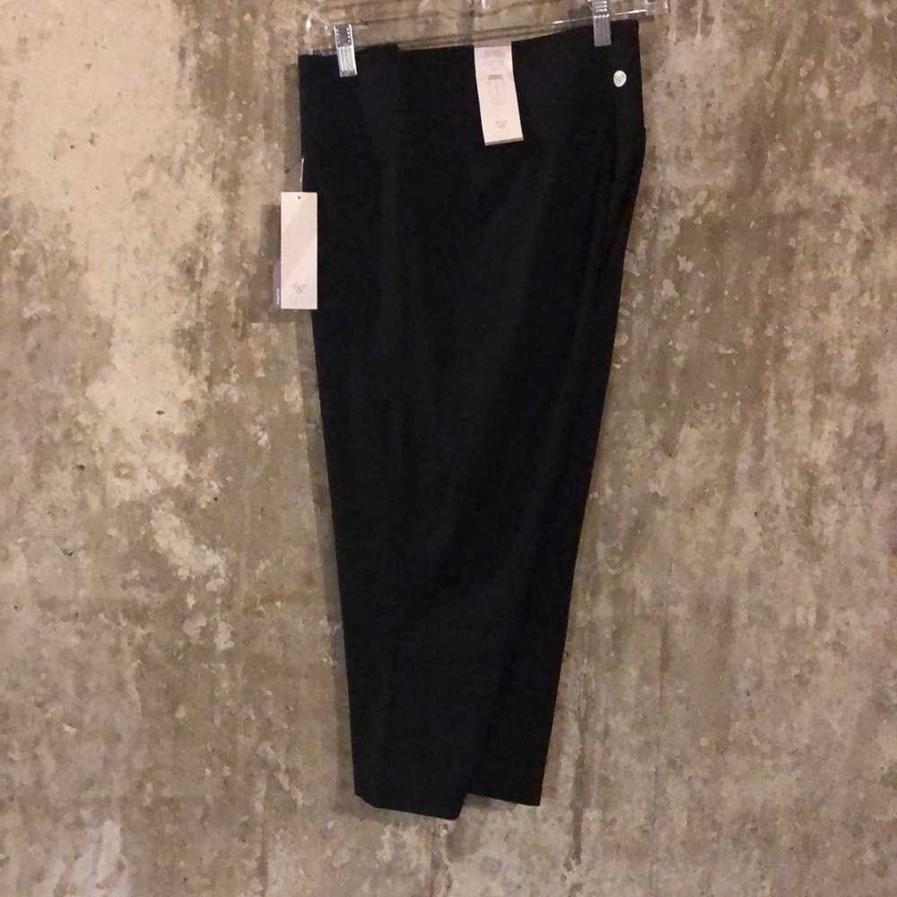 Cropped Athletic Black Leggings